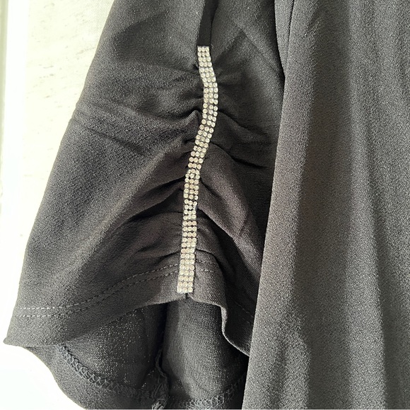 SALE>>>>Louise Paris Cutout Top - Picture 5 of 7